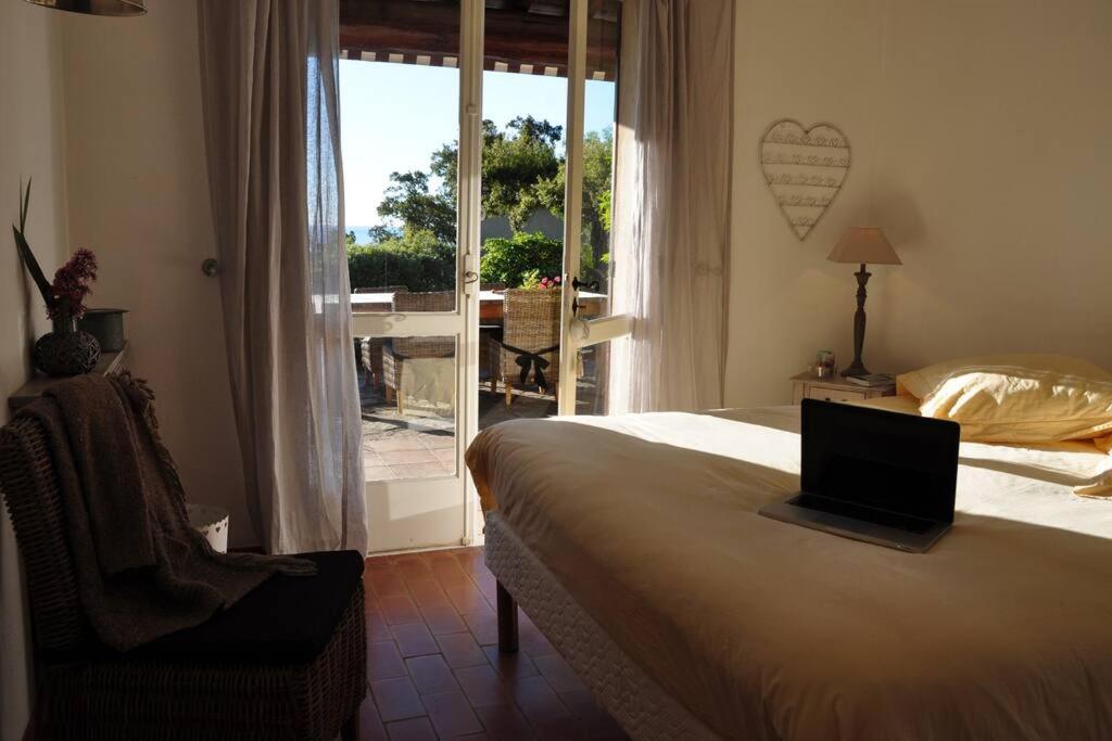 Villa Abeille : Douces Vacances D'Ete Avec Vue Mer 카발레르쉬르메르 외부 사진