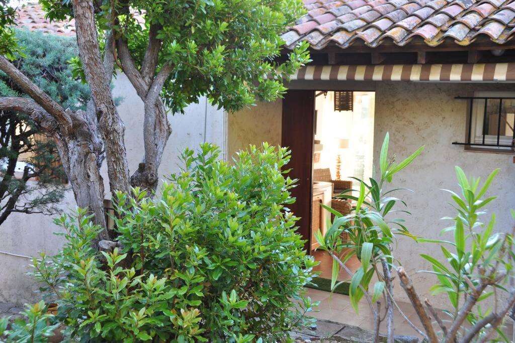 Villa Abeille : Douces Vacances D'Ete Avec Vue Mer 카발레르쉬르메르 외부 사진